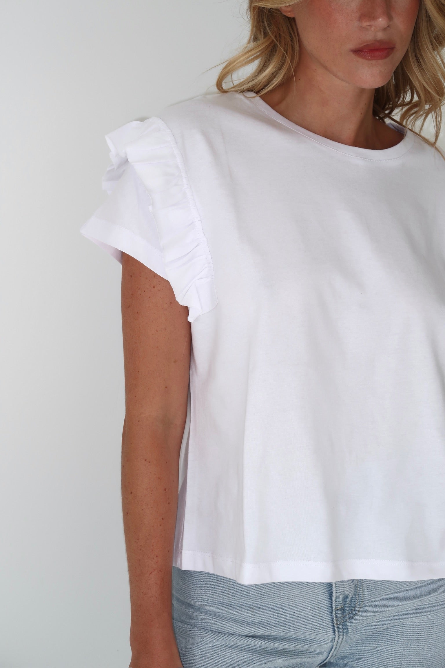 REMERA JUNO OFF WHITE