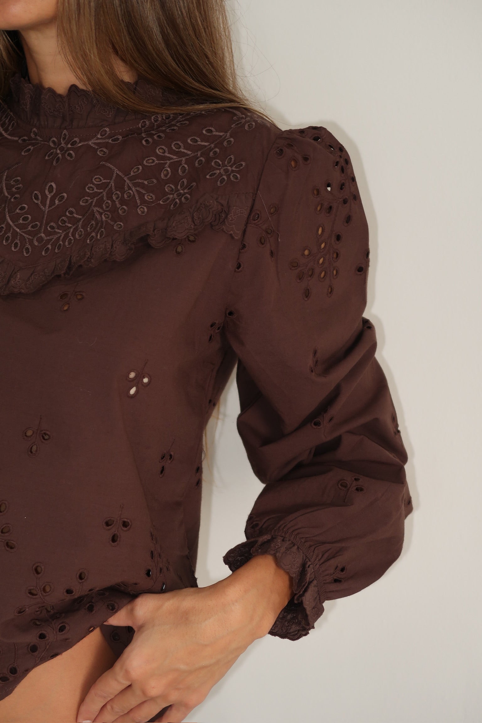 CAMISA YAN OFF CHOCOLATE