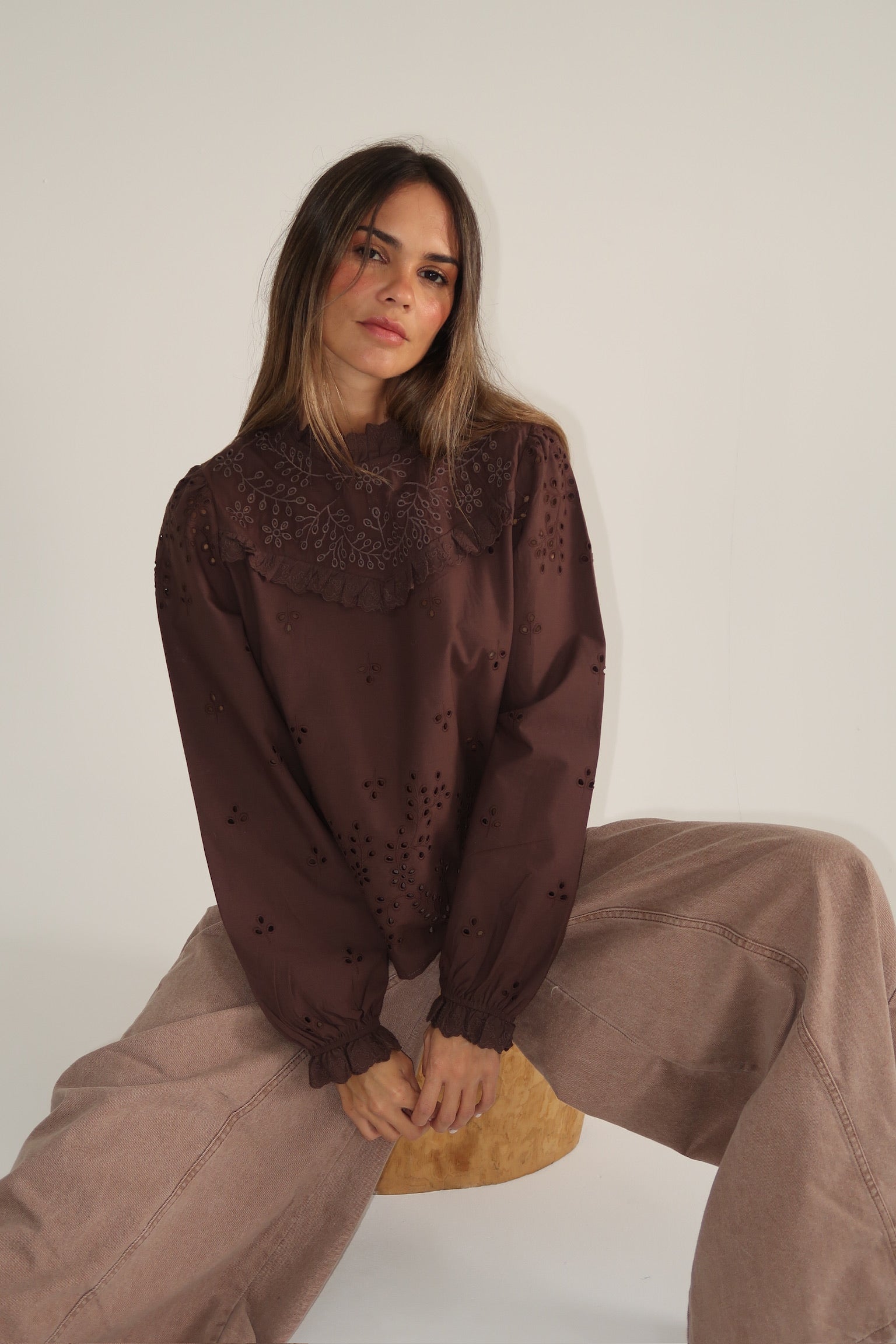 CAMISA YAN OFF CHOCOLATE