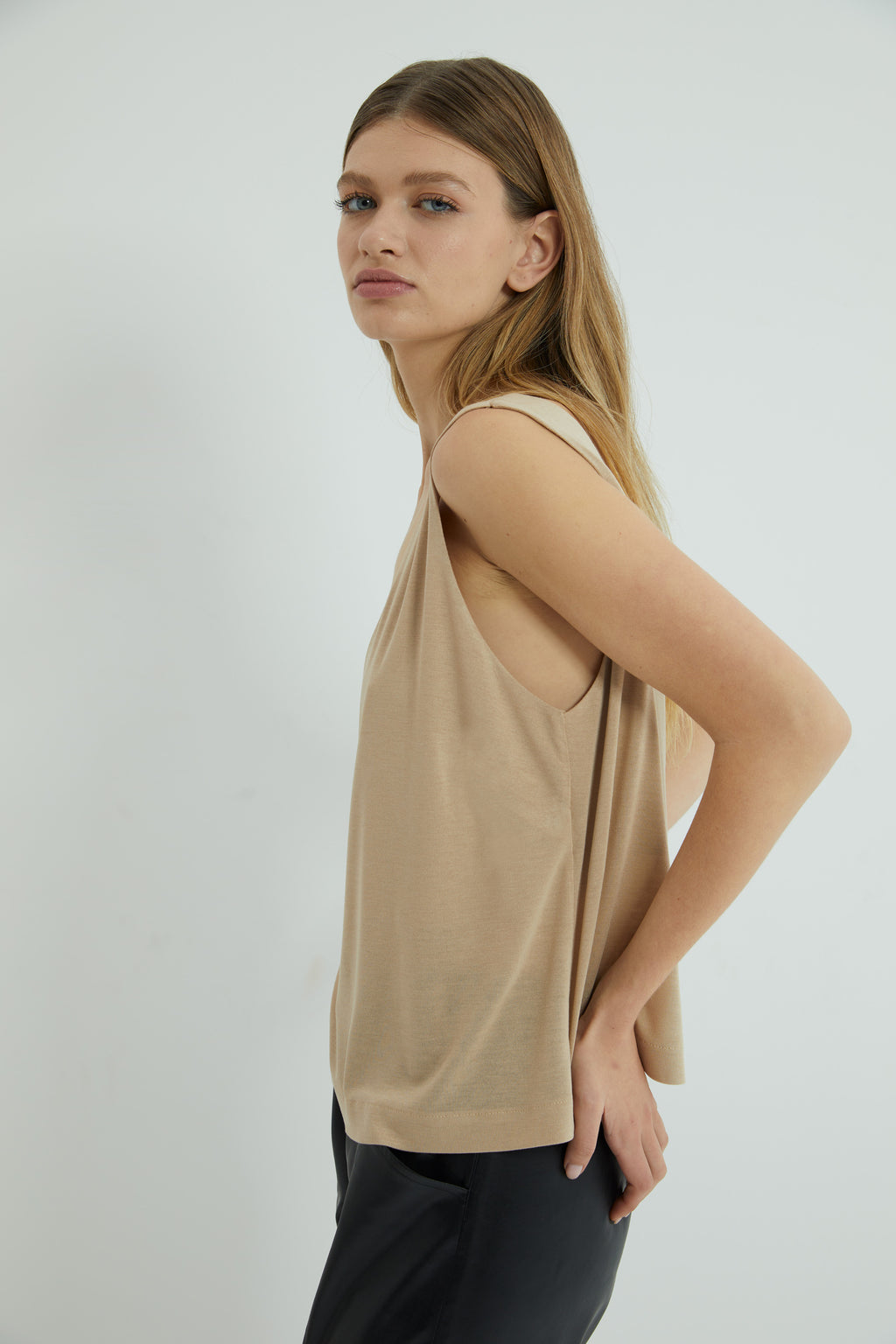 MUSCULOSA LEGER CAMEL