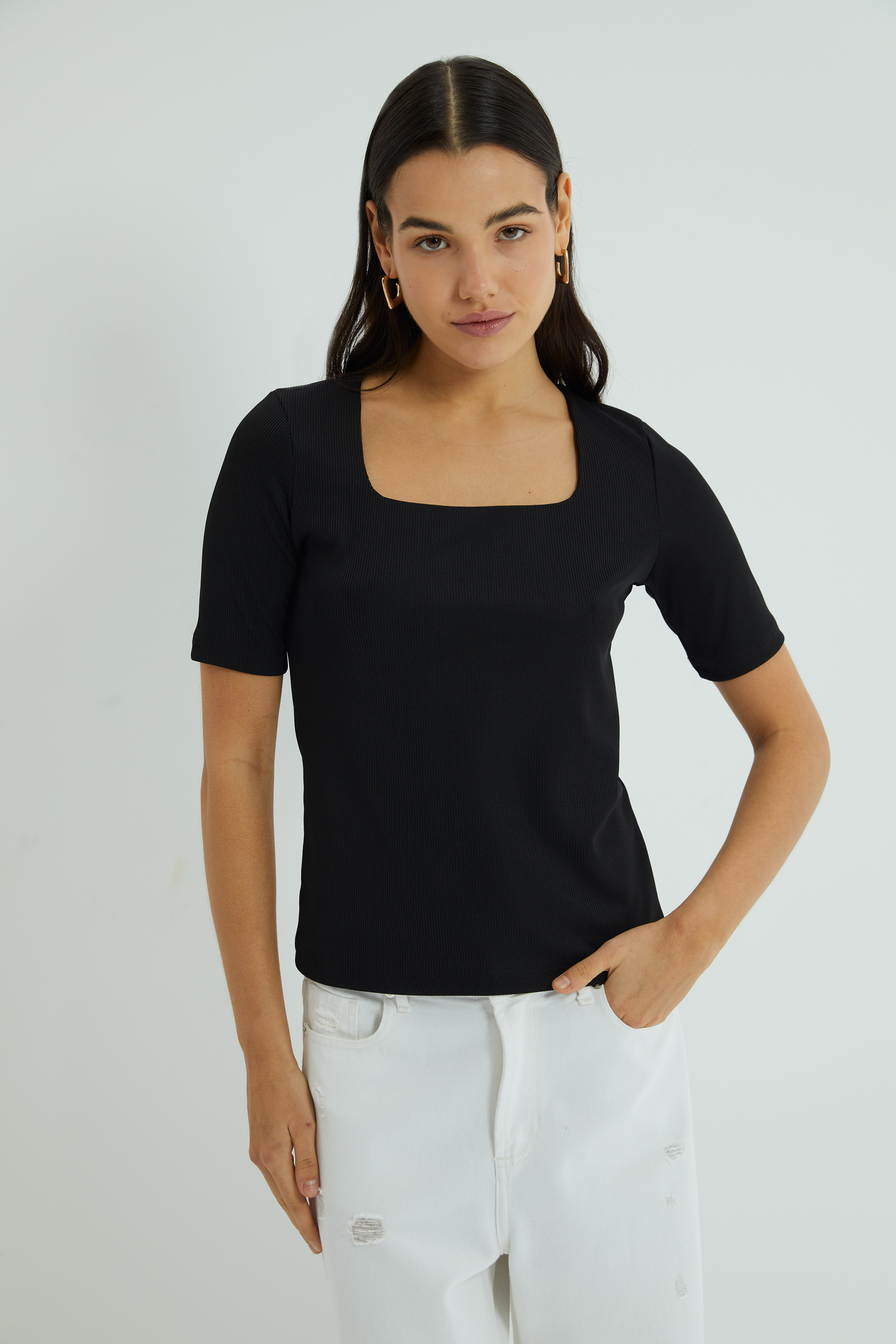 REMERA COURBET NEGRO