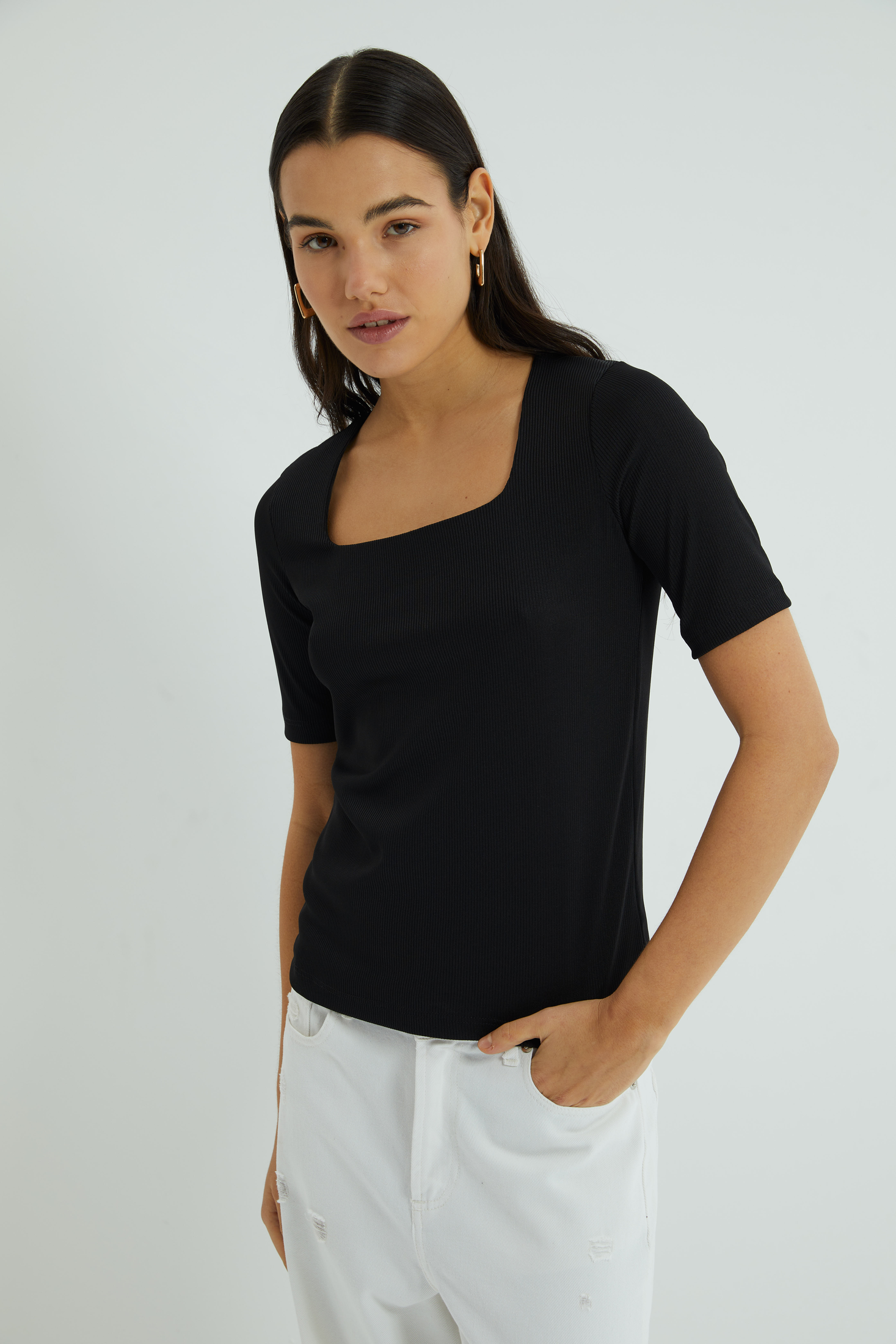 REMERA COURBET NEGRO