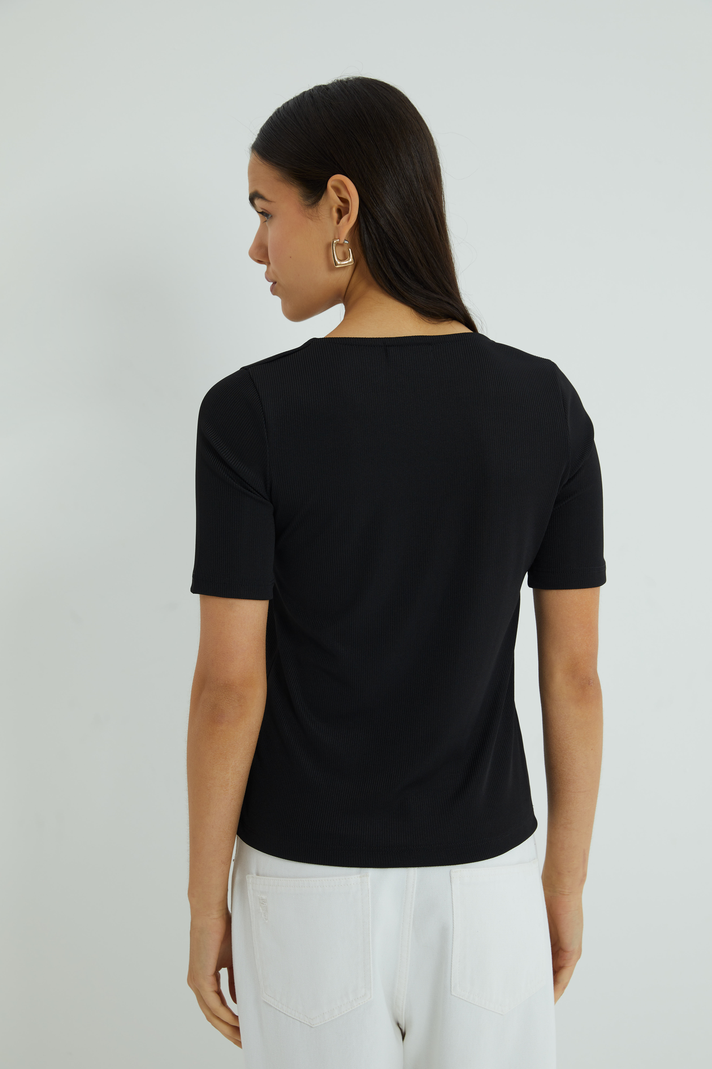 REMERA COURBET NEGRO