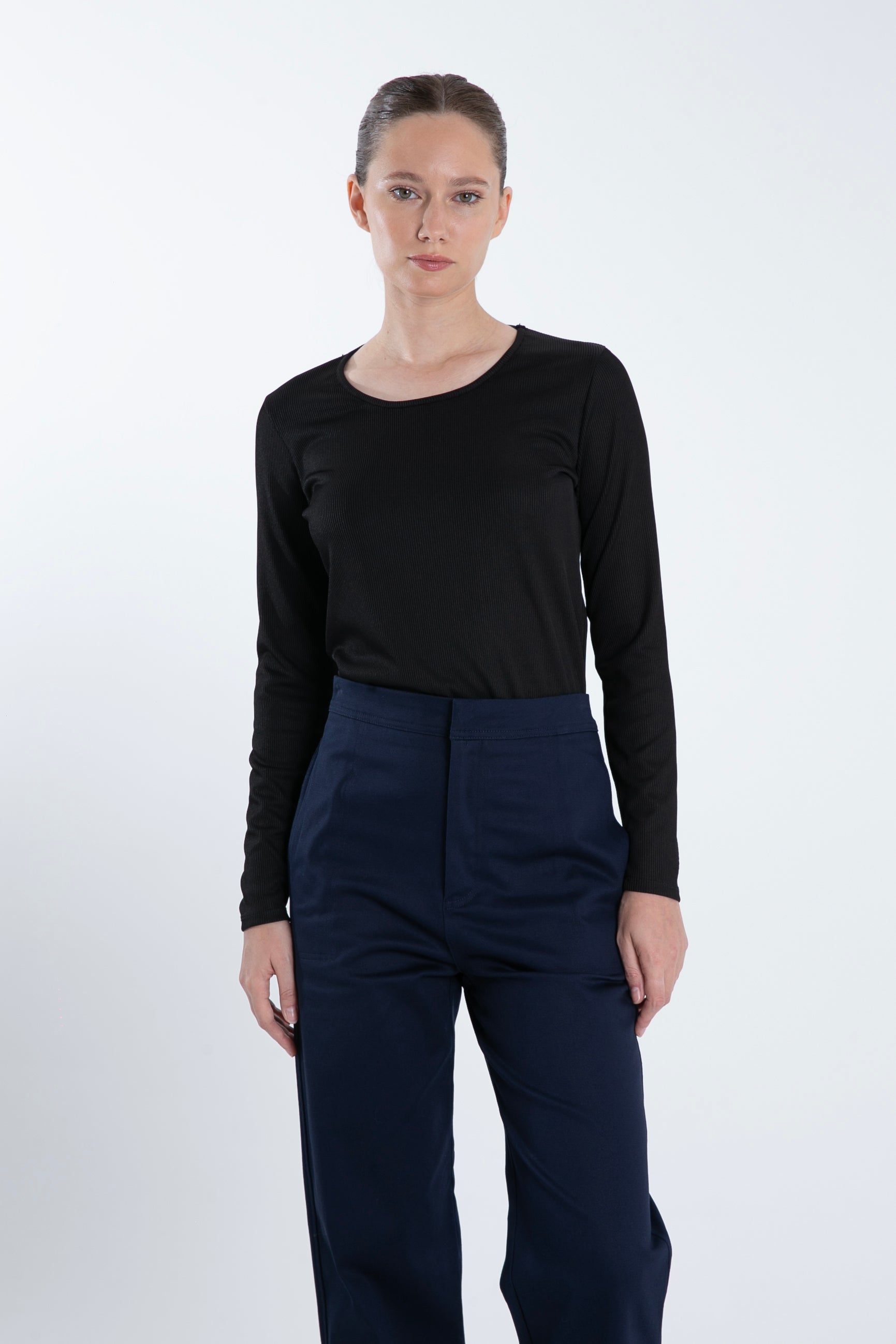 REMERA OLSEN NEGRO